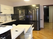 Satılır 4 otaqlı 180 m2 yeni tikili Nizami m.