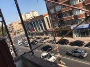 Satılır 3 otaqlı 90 m2 köhnə tikili İqtisadiyyat Universiteti