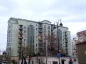 İcarəyə verilir 4 otaqlı 180 m2 yeni tikili Nizami m.