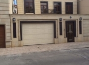 İcarəyə verilir 8 otaqlı 450 m2 həyət evi Gənclik m.