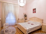 İcarəyə verilir 4 otaqlı 168 m2 köhnə tikili Sahil m.