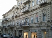 İcarəyə verilir 1 otaqlı 53 m2 köhnə tikili Sahil m.