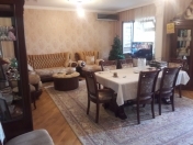 Satılır 4 otaqlı 100 m2 köhnə tikili İnşaatçılar m.