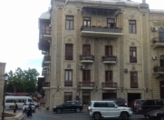 İcarəyə verilir 1 otaqlı 32 m2 köhnə tikili İçəri Şəhər m.