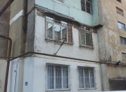 Satılır 4 otaqlı 80 m2 köhnə tikili İnşaatçılar m.