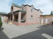 Satılır 6 otaqlı 200 m2 həyət evi Badamdar