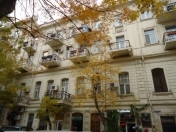 İcarəyə verilir 3 otaqlı 55 m2 köhnə tikili Xalça Muzeyi