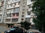 Satılır 3 otaqlı 100 m2 köhnə tikili Ayna Sultanova heykəli