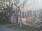 Satılır 1 otaqlı 30 m2 köhnə tikili Moskva univermağı