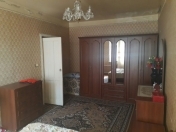 Satılır 3 otaqlı 100 m2 köhnə tikili Elmlər Akademiyası m.