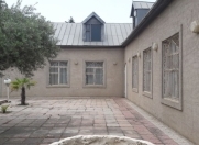 Satılır 3 otaqlı 2400 m2 bağ evi Novxanı