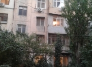 Satılır 2 otaqlı 42 m2 köhnə tikili 5 mkr