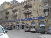 İcarəyə verilir 4 otaqlı 120 m2 köhnə tikili Səbail r.