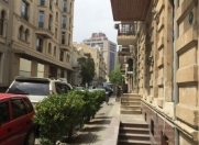 İcarəyə verilir 4 otaqlı 220 m2 köhnə tikili Sahil m.