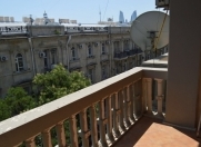 İcarəyə verilir 2 otaqlı 70 m2 köhnə tikili Sahil m.