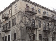 İcarəyə verilir 5 otaqlı 140 m2 köhnə tikili Nizami m.