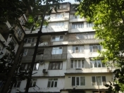 Satılır 3 otaqlı 85 m2 köhnə tikili Azərbaycan Dillər Universiteti