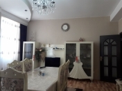 Satılır 3 otaqlı 85 m2 yeni tikili Elmlər Akademiyası m.