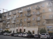 Satılır 1 otaqlı 42 m2 köhnə tikili Elmlər Akademiyası m.
