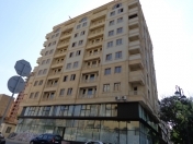 Satılır 4 otaqlı 176 m2 yeni tikili Elmlər Akademiyası m.