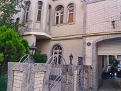 İcarəyə verilir 8 otaqlı 450 m2 həyət evi Gənclik m.