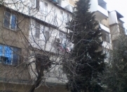 Satılır 2 otaqlı 45 m2 köhnə tikili Elmlər Akademiyası m.