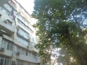 Satılır 4 otaqlı 90 m2 köhnə tikili İnşaatçılar m.