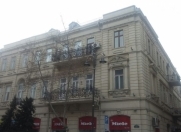 İcarəyə verilir 2 otaqlı 74 m2 köhnə tikili Sahil m.
