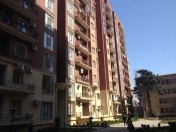 İcarəyə verilir 4 otaqlı 190 m2 yeni tikili Gənclik m.