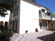 İcarəyə verilir 6 otaqlı 400 m2 həyət evi Gənclik m.