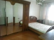 Satılır 4 otaqlı 100 m2 köhnə tikili Ayna Sultanova heykəli