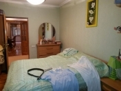 Satılır 5 otaqlı 190 m2 köhnə tikili Elmlər Akademiyası m.