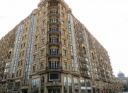 İcarəyə verilir 3 otaqlı 170 m2 yeni tikili Sahil m.