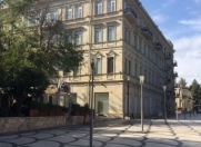 İcarəyə verilir 4 otaqlı 111 m2 köhnə tikili Sahil m.