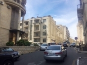 İcarəyə verilir 3 otaqlı 110 m2 köhnə tikili Sahil m.