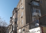 Satılır 2 otaqlı 63 m2 köhnə tikili Elmlər Akademiyası m.