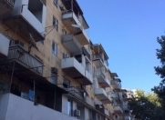 Satılır 4 otaqlı 95 m2 köhnə tikili Elmlər Akademiyası m.