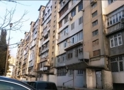 Satılır 2 otaqlı 56 m2 köhnə tikili Ayna Sultanova heykəli