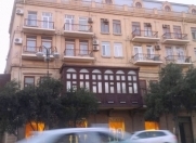 İcarəyə verilir 3 otaqlı 70 m2 köhnə tikili Sahil m.