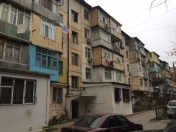 Satılır 2 otaqlı 45 m2 köhnə tikili Memar Əcəmi m.