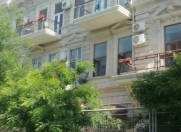 İcarəyə verilir 2 otaqlı 80 m2 köhnə tikili Sahil m.