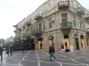 Satılır 2 otaqlı 65 m2 köhnə tikili Xəqani ticarət mərkəzi