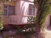 Satılır 4 otaqlı 90 m2 köhnə tikili İnşaatçılar m.