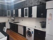 İcarəyə verilir 4 otaqlı 180 m2 yeni tikili Odlar Yurdu Universiteti