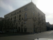 İcarəyə verilir 3 otaqlı 95 m2 köhnə tikili İçəri Şəhər m.