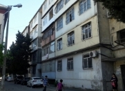 Satılır 4 otaqlı 82 m2 köhnə tikili Gənclik m.