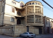 Satılır 9 otaqlı 700 m2 villa Rəsulzadə