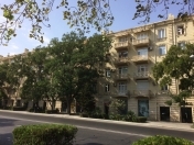 Satılır 2 otaqlı 60 m2 köhnə tikili Elmlər Akademiyası m.