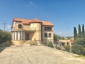 Satılır 12 otaqlı 1200 m2 bağ evi Novxanı