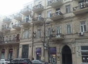 İcarəyə verilir 2 otaqlı 70 m2 köhnə tikili Sahil m.
